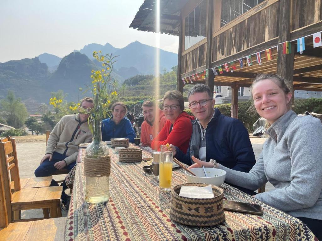 Du Gia Cozy Homestay & Tours Làng Cac Eksteriør billede