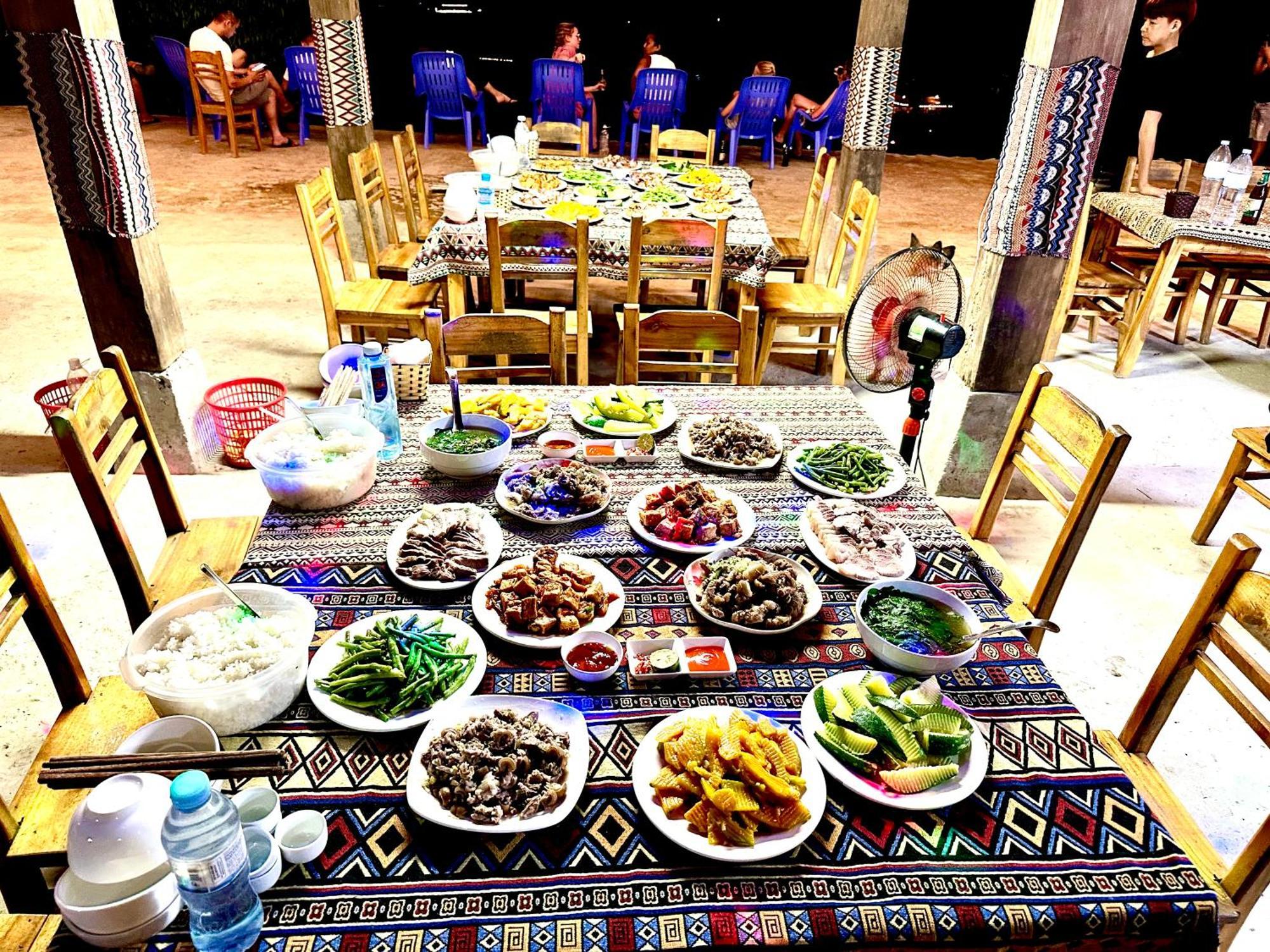 Du Gia Cozy Homestay & Tours Làng Cac Eksteriør billede