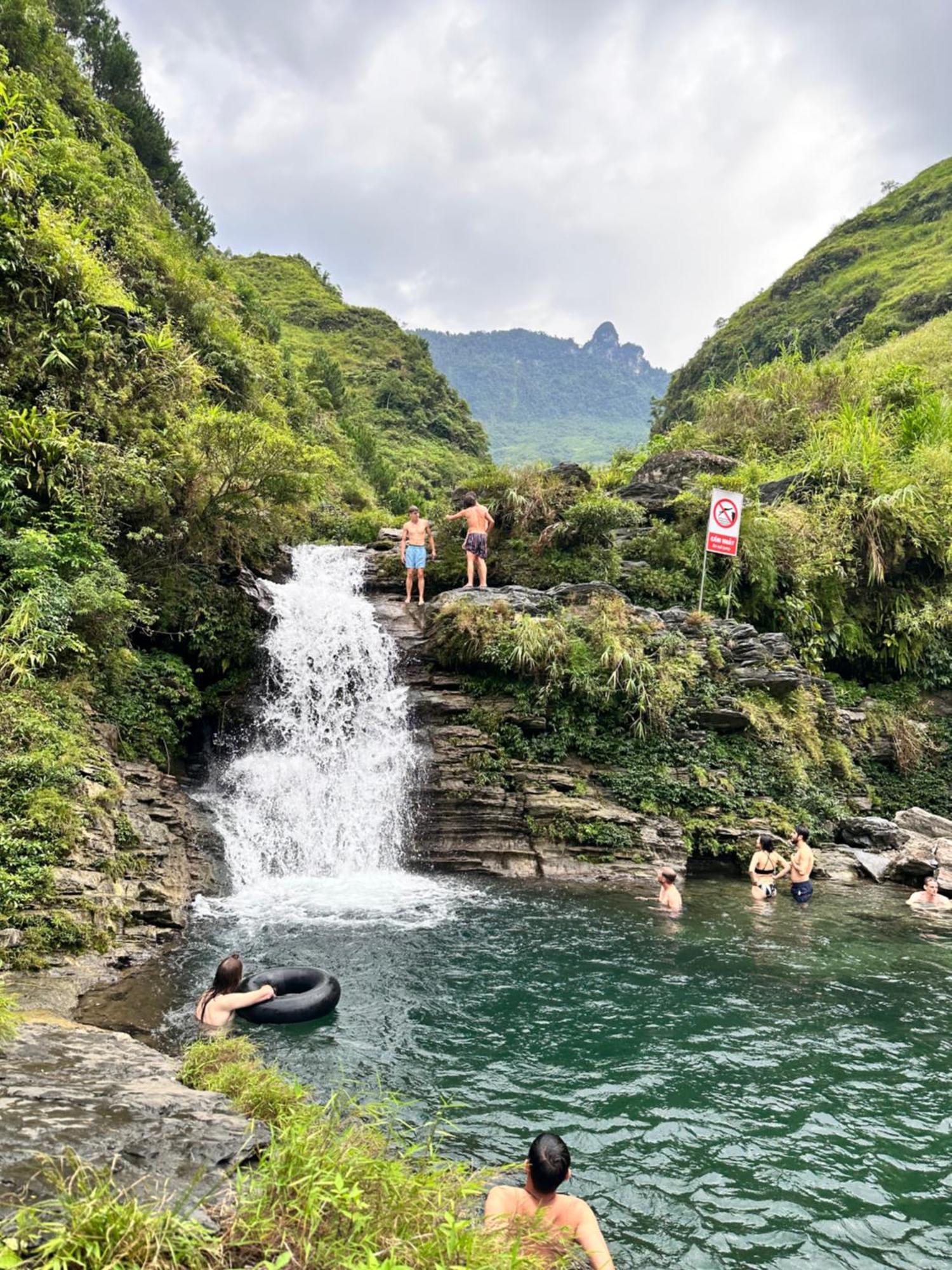 Du Gia Cozy Homestay & Tours Làng Cac Eksteriør billede